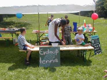 erdnusstennis.jpg (18021 Byte)